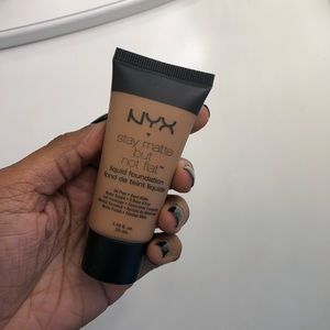 NYX Stay Matte Foundation / Cinnamon Spice